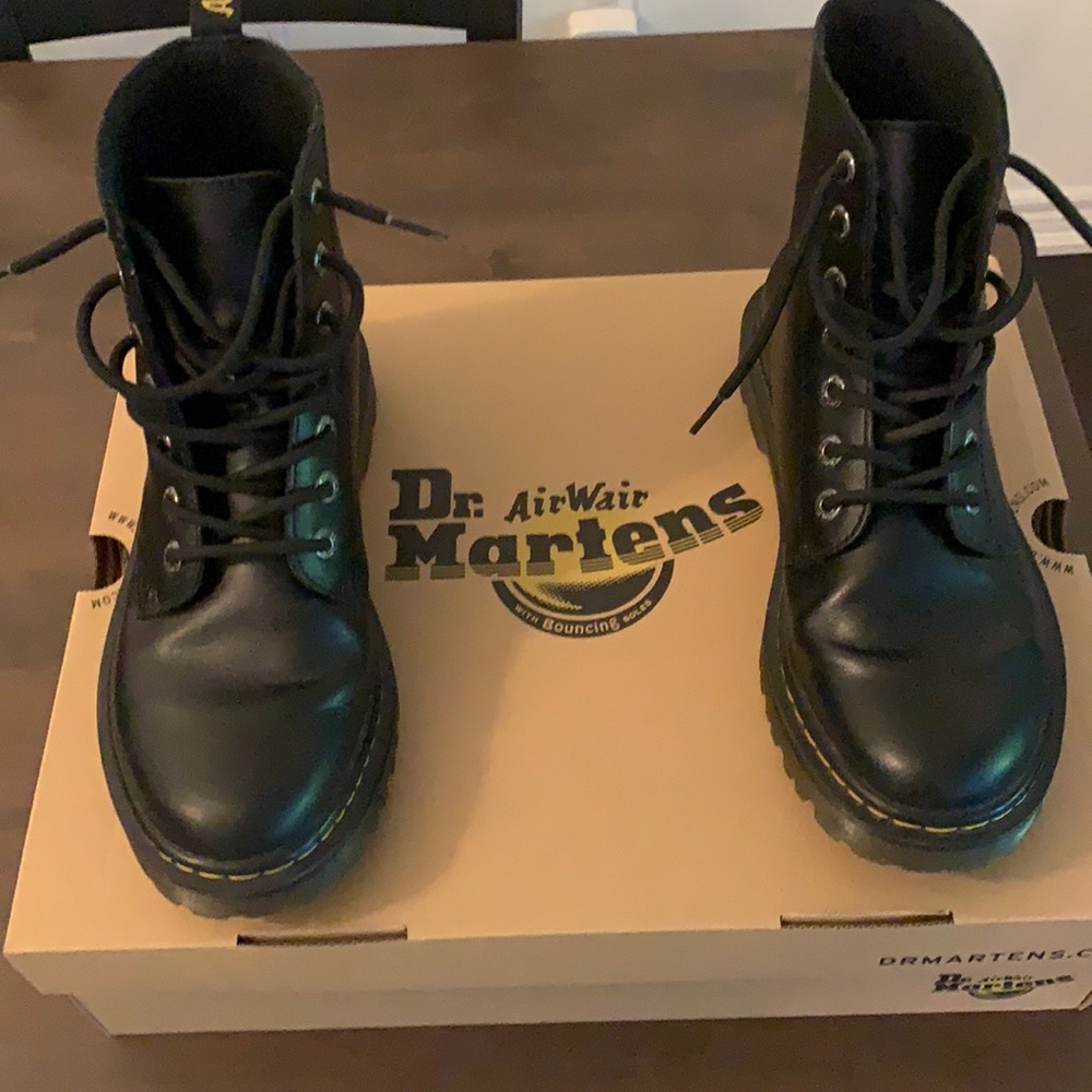 Dr Martens AirWair women’s size 9